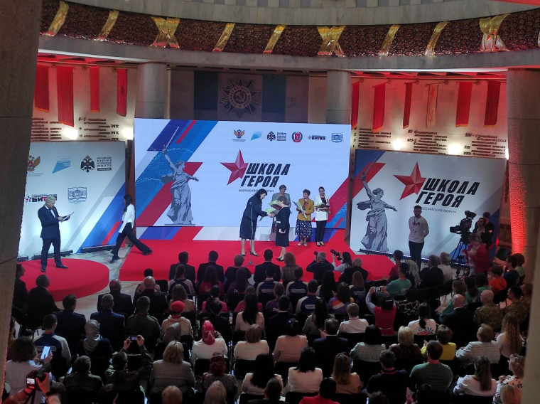 Сергей Кравцов: «Более шести тысяч школ носят имена героев».